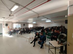 Público acompanhando palestra da Semana do Meio Ambiente